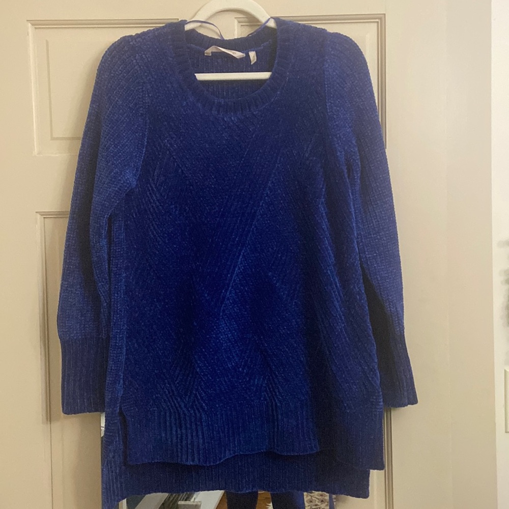 Gorgeous criss cross design, dark blue chenille cozy sweater.